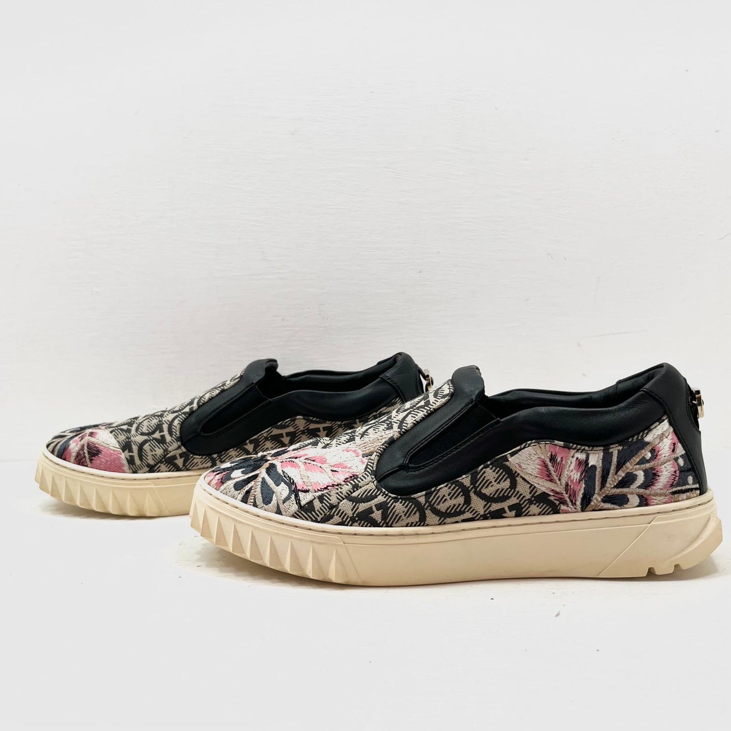TENIS FERRAGAMO