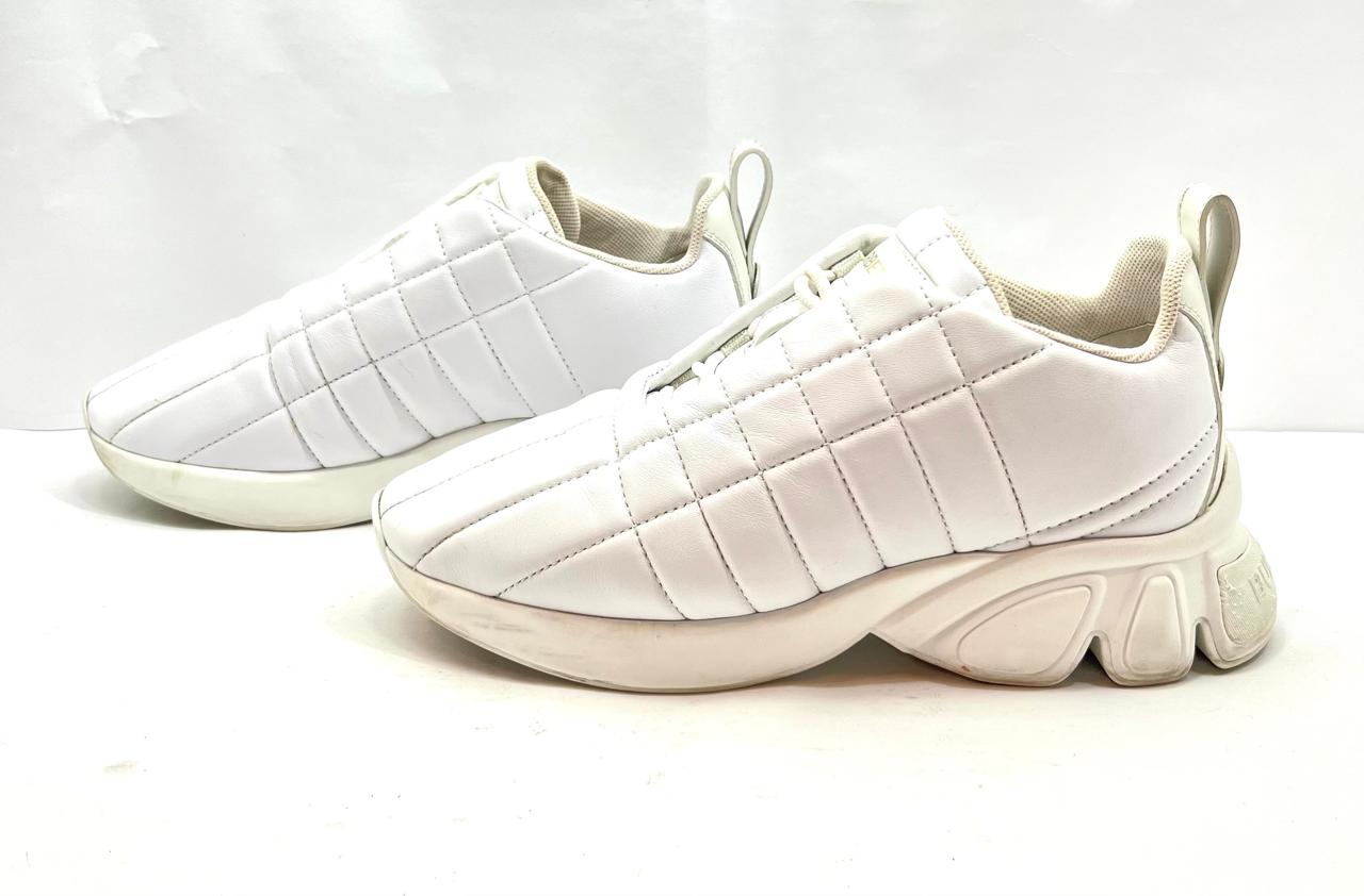 TENIS BURBERRY BLANCOS STEVIE