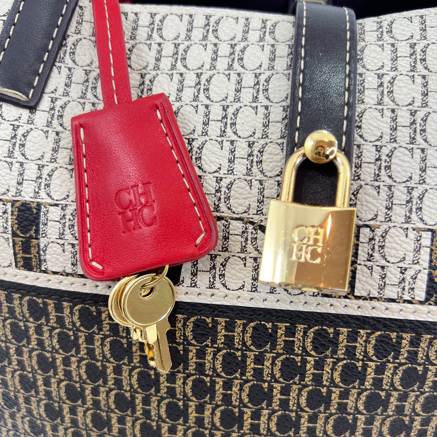 MATRYOSHKA CAROLINA HERRERA