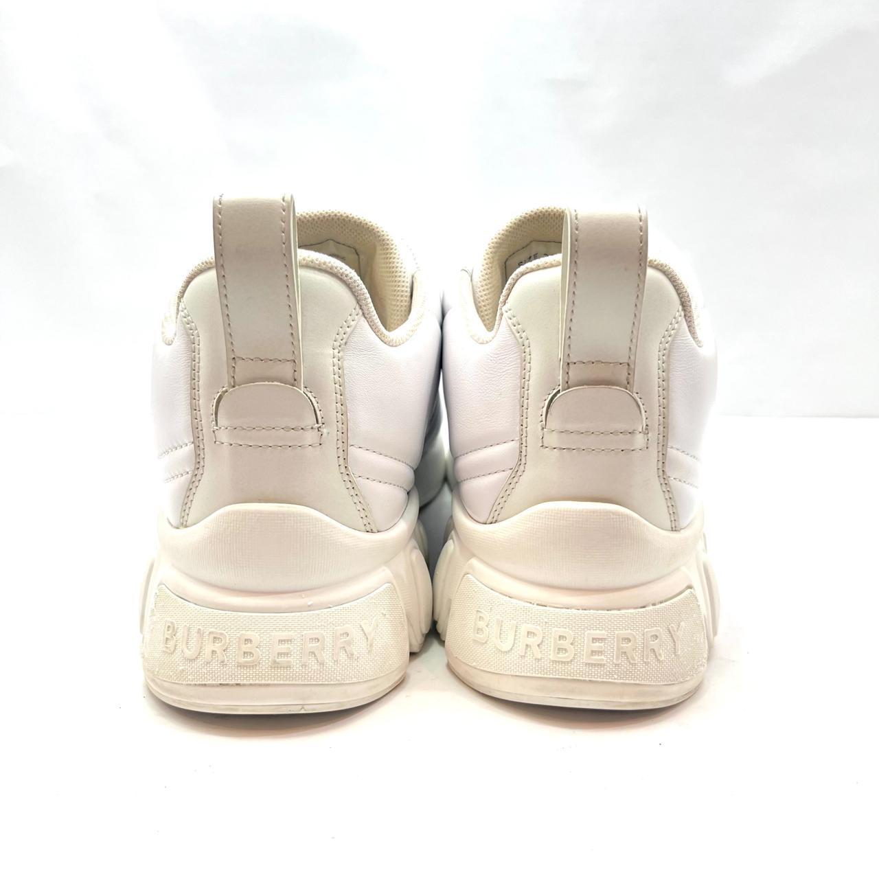 TENIS BURBERRY BLANCOS STEVIE